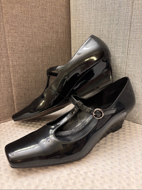 Naturalizer Beckon 8M Black Patent T-Strap Mary Jane Wedge Heels Pumps Classic - Picture 5 of 13